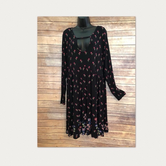 ❌SOLD❌🌸Host Pick🌸Black Floral Dress Long Sleeves - Picture 5 of 8